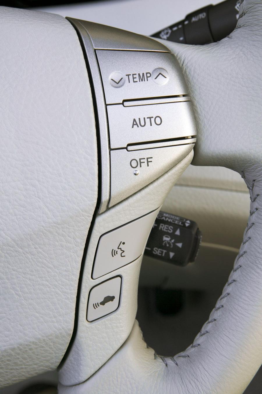 Детали интерьера Toyota Avalon (GSX30) 2005 года  (фото 33 из 79)